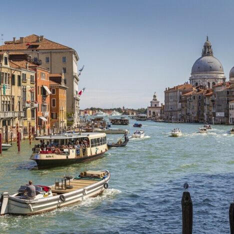 Top 10 Travel Apps To Make Your Journey Smoother