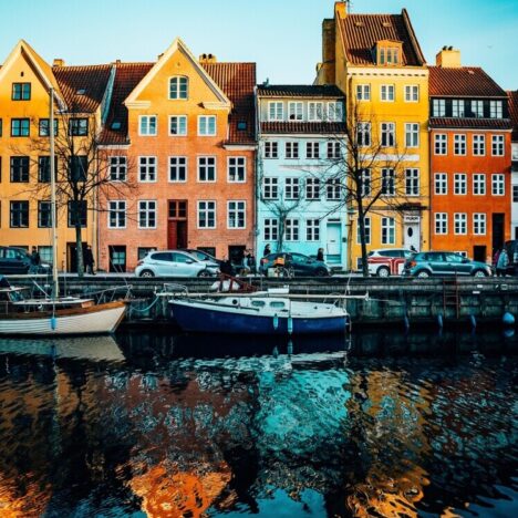 The Ultimate Travel Capsule Wardrobe: Pack Light Without Sacrificing Style