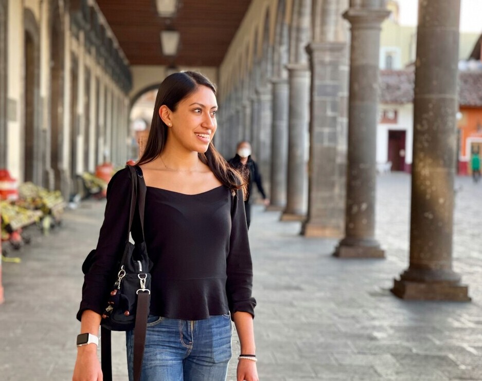 happy traveler in Italy